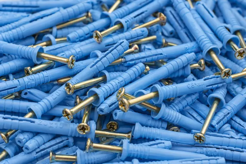 Преимущества, недостатки и сферы применения дюбель-гвоздей