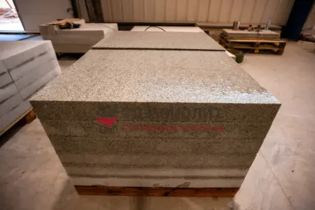 Полированная гранитная облицовочная плита 300х600х50