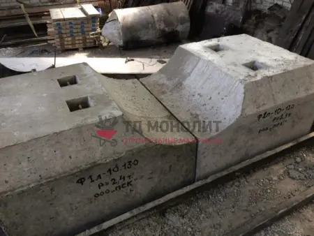 Блок бетонный для гофрированных труб Ф2-25-355