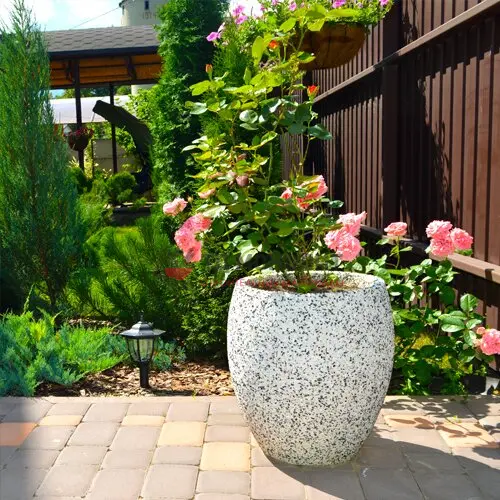 Вазон из бетона Florera, гравий пестрый