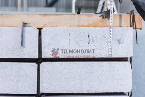 Гранитный бортовой камень ГП-3