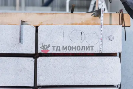 Гранитный бортовой камень ГП-3