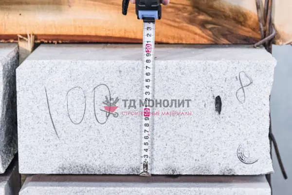 Гранитный бортовой камень ГП-2