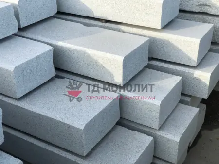 Гранитный бортовой камень ГП-1