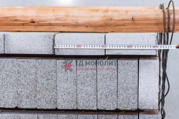 Гранитный бортовой камень ГП-5