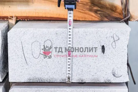 Гранитный бортовой камень ГП-2