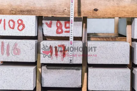 Гранитный бортовой камень ГП-4