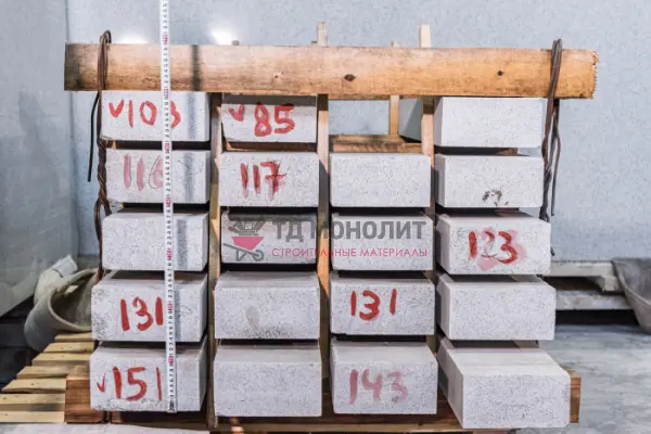 Гранитный бортовой камень ГП-4